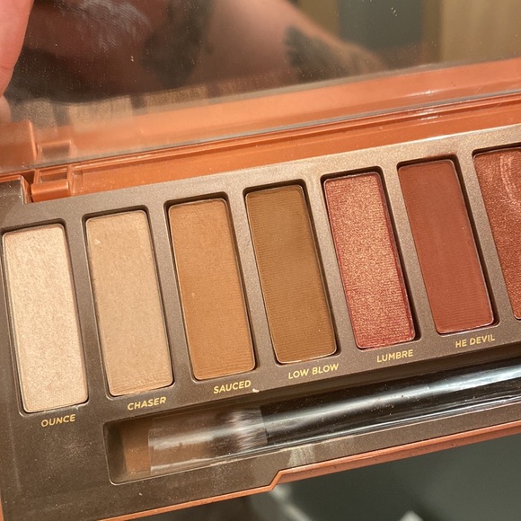 NEW Urban decay HEAT palette🔥 10/10 condition! Includes brush! - Picture 3 of 4
